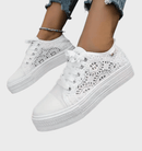 Beatrix - Stylische niedrig geschnittene Schnürsneakers mit seitlichen Details und sicherer Passform