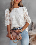 Rhea – Elegante Blumenbluse mit V-Ausschnitt und Puffärmeln