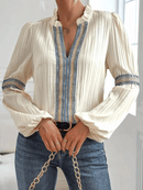 Mira – Lässige Bluse mit tiefem V-Ausschnitt und Puffärmeln