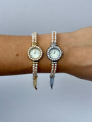 Clara – Elegante Uhr mit Perlendetails und verstellbaren Armbändern
