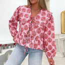 Isabelle – Bluse mit Rüschenkragen, langen Ärmeln und verstellbarem Kordelzug