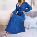 Nina - V Ausschnitt Plisseekleid mit langen Ärmeln und Gürtel