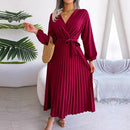 Nina - V Ausschnitt Plisseekleid mit langen Ärmeln und Gürtel