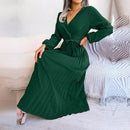 Nina - V Ausschnitt Plisseekleid mit langen Ärmeln und Gürtel