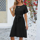 Anita - Lässiges knielanges Kleid mit Gürtel und kurzen Ärmeln