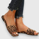 Gisela - Modische flache Sandalen mit Leopardenmuster und rutschfester Sohle