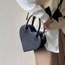 Lilia – Schicke herzförmige Handtasche mit Reißverschlusstaschen und dezenten Nähten