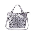 Vera – Moderne Tragetasche mit skulpturalem Muster und bequemem Riemen