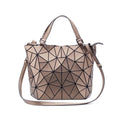 Vera – Moderne Tragetasche mit skulpturalem Muster und bequemem Riemen