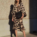 Faye - Modisches Kleid mit V Ausschnitt und Leopardenmuster und Laternenärmel