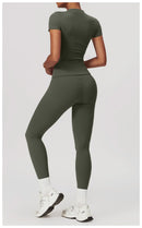 Nova – Figurbetontes Kurzarm-Top-Set mit High-Rise-Leggings