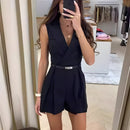 Lina – Modischer ärmelloser Jumpsuit mit Reverskragen und schmaler Passform