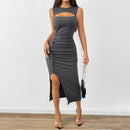 Anna – Ärmelloses Kleid mit schmaler Passform Seitenschlitz und Knopfdetail
