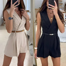 Lina – Modischer ärmelloser Jumpsuit mit Reverskragen und schmaler Passform