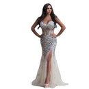 Celeste – Elegantes funkelndes Kleid mit tiefem V-Ausschnitt und hohem Schlitz