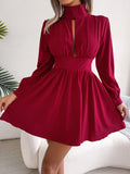 Lisenne - Modisches Langarm Minikleid mit hohem Kragen und Gürteldetail
