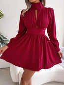 Lisenne - Modisches Langarm Minikleid mit hohem Kragen und Gürteldetail