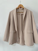 Lena - Schmal geschnittener Blazer mit langen Ärmeln Reverskragen und Taschen