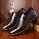 James – Riemchenschuhe mit spitzer Spitze und Schnallendetail