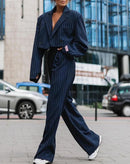 Filipa - Bequemes zweiteiliges Set mit gestreiftem Kurzblazer und Hose