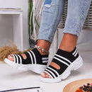 Inara – Bequeme Sandalen mit Streifenmuster, breiter Passform und gepolsterter Sohle
