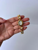 Marie – Klassische Uhr mit Perle Zifferblatt und Luxusarmbänder