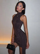Alana – Elegantes Neckholder Minikleid mit drapierter Silhouette und ärmellosem Design