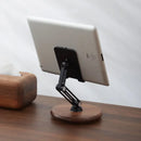 WoodNook – Kompakter Telefonständer mit rutschfester Basis und modernem Design