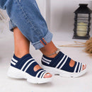 Inara – Bequeme Sandalen mit Streifenmuster, breiter Passform und gepolsterter Sohle