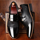 James – Riemchenschuhe mit spitzer Spitze und Schnallendetail