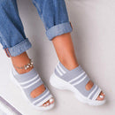 Inara – Bequeme Sandalen mit Streifenmuster, breiter Passform und gepolsterter Sohle