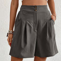 Clara - Bequeme Shorts mit hoher Taille und doppelter Knopfleiste und Taschen
