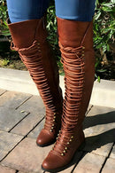 Jade – Overknee Stiefel mit Riemchen vorne und hohem, strukturiertem Schaft