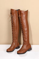Jade – Overknee Stiefel mit Riemchen vorne und hohem, strukturiertem Schaft