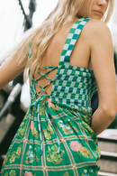 Camila - Lässiges Maxikleid mit quadratischem Ausschnitt und gestuftem Saum