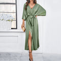 Zulema - Stylisches Kleid mit V Ausschnitt langen Ärmeln und Gürtel