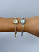 Clara – Elegante Uhr mit Perlendetails und verstellbaren Armbändern