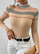 Gestreifter Khaki gerippter Rollkragenpullover mit Slim-Fit fÃ¼r Damen | Sophie