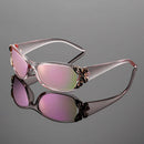 Luisa – Elegante UV Sonnenbrille mit einzigartigem Schmetterlingsanhänger Detail