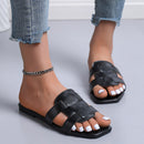 Nora – Trendy flache Slide-Sandalen mit breiter Riemenanordnung und offenem Zehendesign