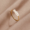 Zelda – Klassischer Ring mit dezentem Perlenakzent für einen modernen Look