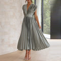 Elise - Modisches ärmelloses plissiertes Kleid mit V Ausschnitt