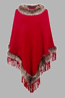 Greta - Luxuriöser Poncho mit Fransen und Kunstfellkragen