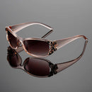Luisa – Elegante UV Sonnenbrille mit einzigartigem Schmetterlingsanhänger Detail