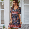 Gisela – Stylisches V Ausschnitt Minikleid mit kurzen Ärmeln und lockerer Passform