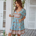 Gisela – Stylisches V Ausschnitt Minikleid mit kurzen Ärmeln und lockerer Passform