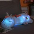 DreamGlow - Weiches und kuscheliges Regenbogen Einhorn Plüsch mit leuchtender Nachtlicht Funktion