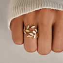 Jorina – Verstellbarer offener Ring mit weichem Blattwickeldesign