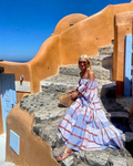 Isla – Off-Schulter-Maxikleid mit Stufenrock und kräftigem Streifenmuster