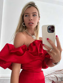 Katrin - Lässiges Satinkleid mit Rüschendetails und Carmenausschnitt